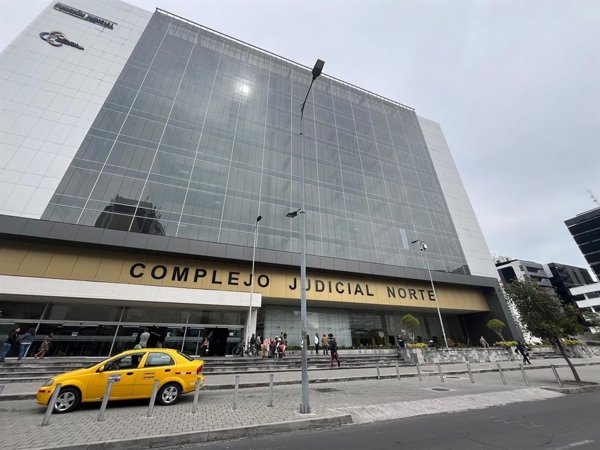 Durante la pandemia, una red delictiva vendió productos médicos sin permiso gubernamental, generando beneficios económicos ilegales en Ecuador
