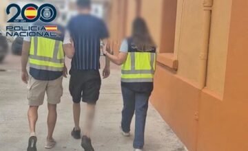 En los alrededores del estadio Mestigo, una manifestación de aficionados se intensificó tras la llegada del autobús del VALENCIA CF, generando desórdenes y provocando.