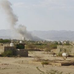 En los últimos días, las Fuerzas yemeníes y los hutíes han mantenido intensos combates en regiones como Marib, Al Yauf y Al Baida, con bombardeos aéreos y uso de drones por ambas.