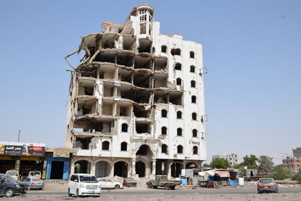 El deterioro de la seguridad en el estrecho de Bab el Mandeb ha provocado un aumento masivo de desplazamientos hacia Yibuti y Somalia, afectando rutas marítimas clave y generando.