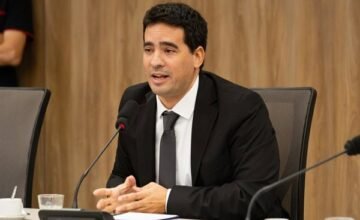 Argentina denuncia actividades petrolíferas ilegales en aguas cercanas a las islas Malvinas, afirmando que vulneran la ley nacional y atentan contra su soberanía sobre las zonas.