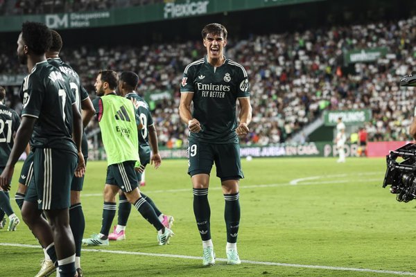 El partido entre ELCHE CF y REAL MADRID se desarrolló en un escenario de presión defensiva y transiciones rápidas, con la intensidad del conjunto valenciano creciendo después del.