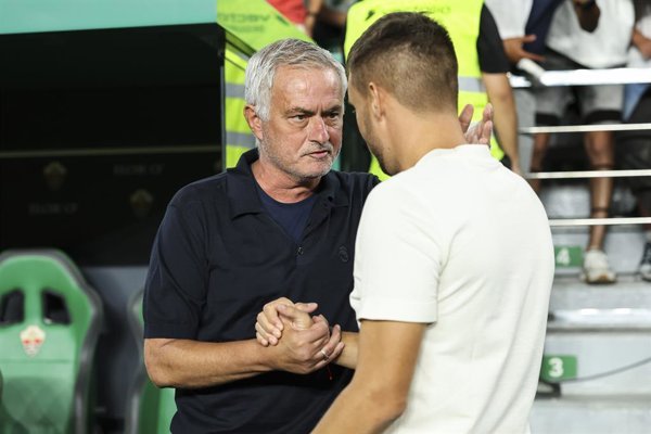 El Real MADRID enfrenta dificultades para mantener el control en partidos clave frente a equipos como el Elche CF, donde la dinámica de juego cambia drásticamente tras la primera.