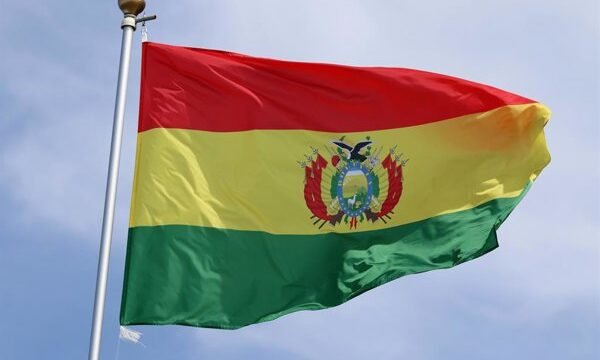 Bolivia y Estados Unidos han activado mecanismos diplomáticos para la entrega de un oficial militar acusado de vínculos con el narcotráfico, tras una evaluación judicial.