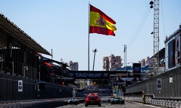 La Fórmula 1 confirmó el regreso del Gran Premio de España en 2027 en MADRID, tras la eliminación del evento en Catalunya, como parte de un calendario que incluye 24 pruebas en 22.