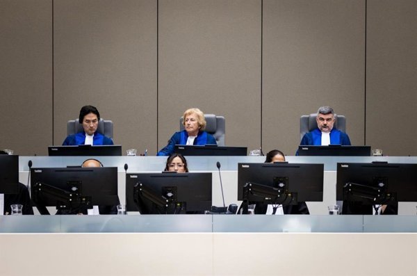 El exmandatario fue entregado al TPI en marzo de 2025 tras ser detenido bajo orden judicial emitida por la corte filipina, durante el gobierno de Ferdinand Marcos Jr, y enfrenta.