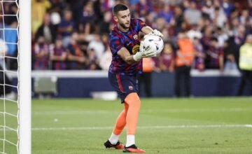 El portero del FC Barcelona enfrenta una lesión ligera en la rodilla derecha, afectando su participación en partidos clave y posibles convocaciones internacionales.