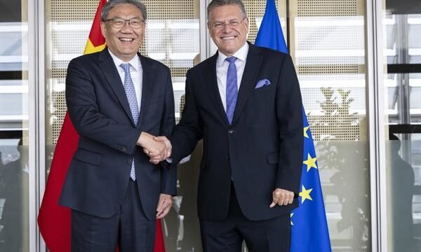 La Comisión Europea y el Ministerio Chino de Comercio intensifican las conversaciones para alcanzar acuerdos en áreas clave como exportaciones, inversiones y control de materias.