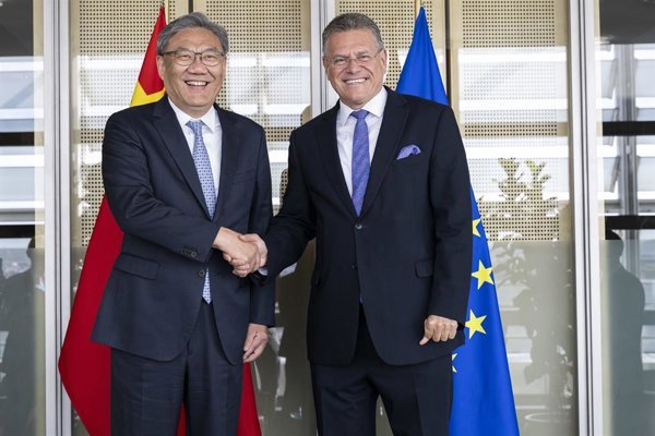 La Comisión Europea y el Ministerio Chino de Comercio intensifican las conversaciones para alcanzar acuerdos en áreas clave como exportaciones, inversiones y control de materias.