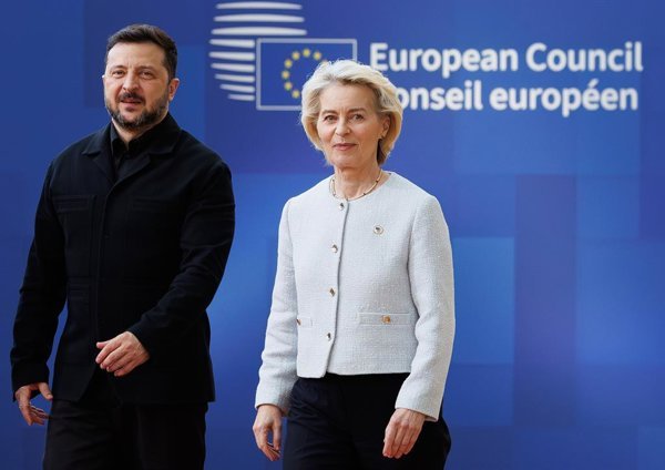 La Unión Europea continúa ampliando su ayuda militar a Ucrania, tras una reunión clave con el presidente Zelenski, en un contexto de persistente ataque ruso.