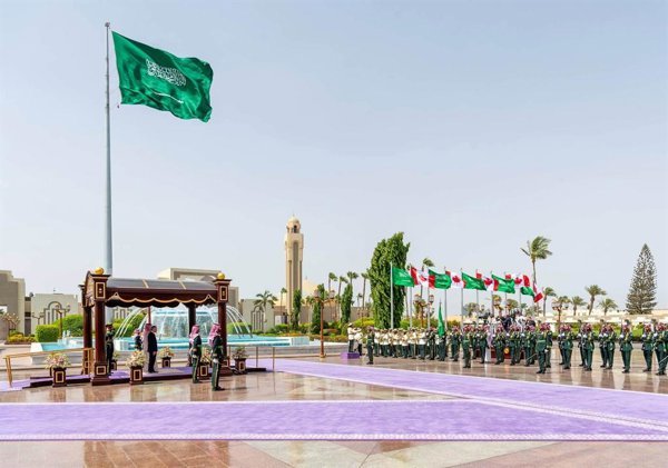 El gobierno Saudí reforzó medidas de seguridad tras detectar avances de la milicia hutí en la costa occidental de Yemen, donde han avanzado hacia zonas fronterizas.