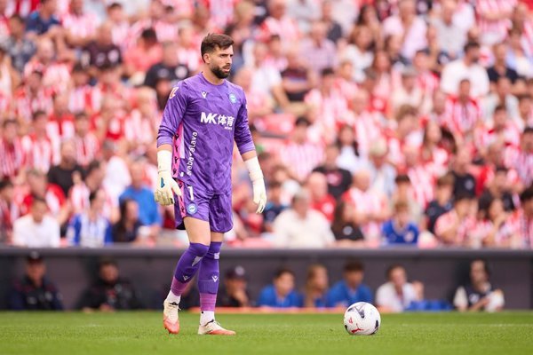 El encuentro entre Athletic Club y Deportivo Alavés se desarrolló en un contexto de intensa presión defensiva, con cambios tácticos tras lesiones que afectaron el equilibrio del.