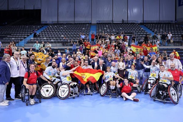 España supera a dos equipos potentes en una competencia internacional clave para la modalidad de balonmano en silla de ruedas.