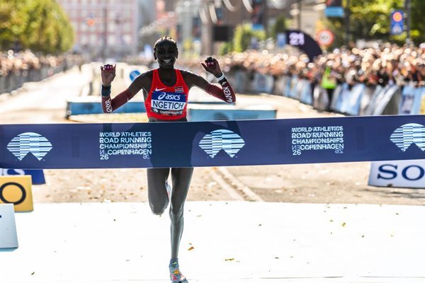 En el marco del Campeonato Mundial de ruta en Copenhague, una corredora africana supera el récord Mundial de medio maratón en una prueba exclusiva para mujeres, tras una actuación.