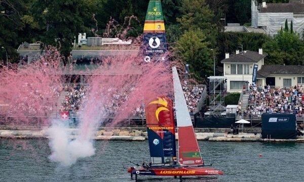 España mantiene su ritmo competitivo frente a Australia, consolidando su posición en la clasificación general del SailGP tras una victoria clave en Ginebra.