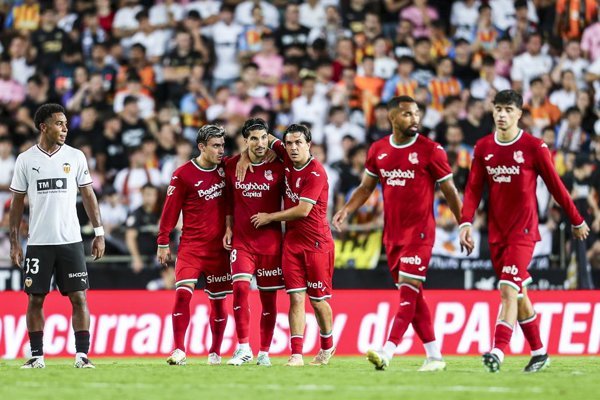 El partido entre Getafe y Málaga se desarrolló en un contexto de transición para ambos equipos, con el Getafe consolidando su posición en la tabla tras una victoria clave y el.