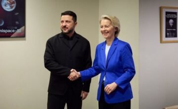 La Comisión Europea y el gobierno ucraniano avanzan en medidas de apoyo tras cuatro años de conflicto con RUSIA, manteniendo presión sobre las sanciones a oligarcas rusos.