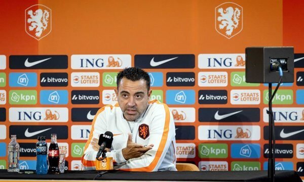 El equipo de los Países Bajos enfrenta a Alemania en un partido clave de su preparación, con el técnico Xavi Hernández al frente de una estrategia que busca consolidar una nueva.