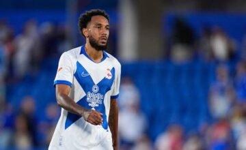 El jugador uruguayo Pierre-Emerick Aubameyang sufrió una lesión en su rodilla derecha durante un partido oficial de la liga española contra el Real Betis, lo que obligó a su.