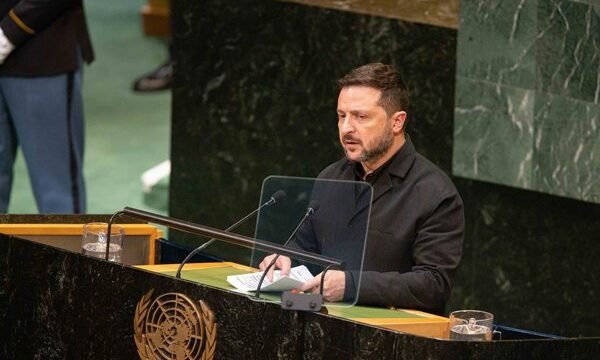 El conflicto entre Rusia y Ucrania sigue sin resolver la posibilidad de encuentros directos entre sus líderes, tras rechazos mutuos sobre espacios neutros.