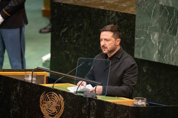 El conflicto entre Rusia y Ucrania sigue sin resolver la posibilidad de encuentros directos entre sus líderes, tras rechazos mutuos sobre espacios neutros.