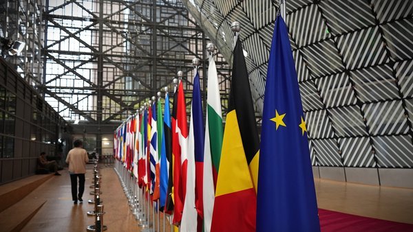 Los PAÍSES de la UE y sus socios externos discuten políticas industriales para reducir dependencia de importaciones y fomentar producción local en sectores clave.