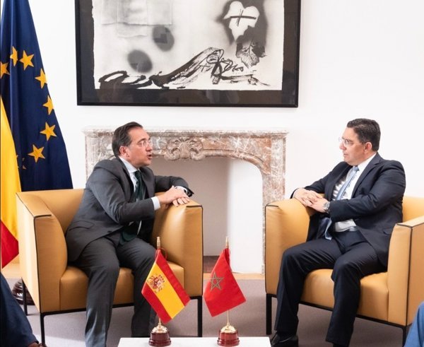 Los gobiernos de España y Marruecos mantienen contacto para resolver la situación de migrantes que ingresaron ilegalmente en Ceuta durante fines de julio, pese a diferencias sobre.
