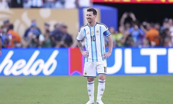 Argentina organiza una ceremonia para despedir a Lionel Messi tras su retirada definitiva del equipo nacional, con participación de todos los integrantes de la plantilla que.