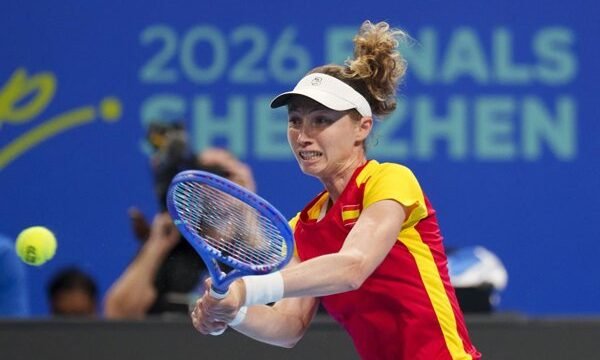 República Checa avanzó a la final de la Billie Jean King Cup tras derrotar a España en un partido indoor en Shenzhen, tras victorias individuales de sus tenistas.