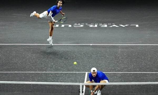 La Laver Cup se desarrolla en un escenario internacional donde los equipos europeos y del Resto del Mundo compiten por la supremacía en tenis, con partidos clave que definen el.