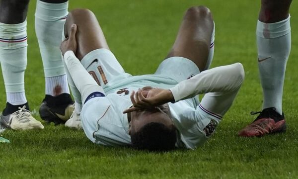 El equipo de Francia sufrió una baja importante tras la aparición de una lesión en un jugador clave durante el partido inicial de la Liga de Naciones.