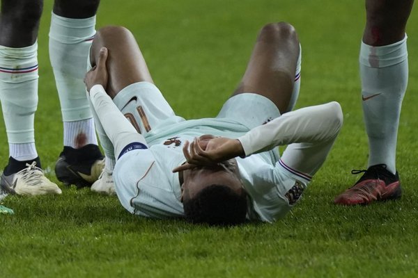 El equipo de Francia sufrió una baja importante tras la aparición de una lesión en un jugador clave durante el partido inicial de la Liga de Naciones.