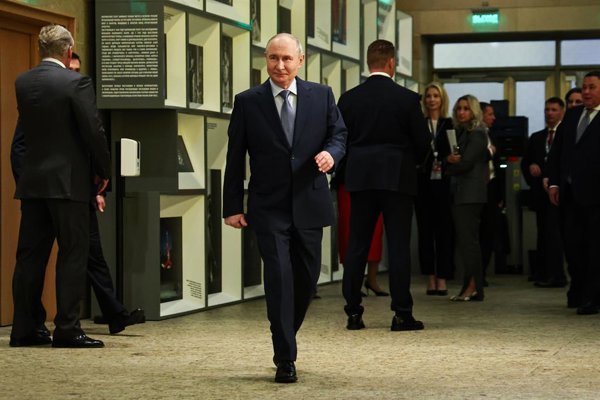 El líder ruso rechaza que su país esté preparando una intervención militar en territorio europeo, pese a las alertas de la OTAN sobre posibles ataques híbridos.