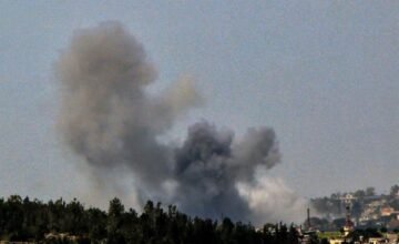 Las operaciones militares israelíes en el sur del Líbano continúan pese al pacto de alto el fuego firmado con Estados Unidos, mientras se mantiene la tensión entre ambos países y.