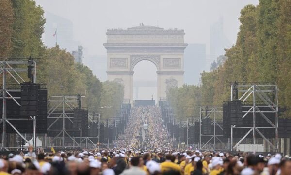 Durante su visita apostólica a Francia, el Papa León XIV realizó una misa en un escenario simbólico que refleja la historia espiritual del país y sus valores fundamentales.