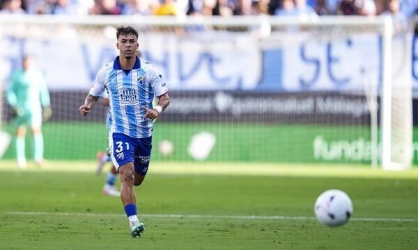La selección Española sub-21 ajusta su plantel tras la ausencia de Javi Hernández por molestias musculares, mientras los servicios médicos mantienen contacto con el RCD Espanyol.