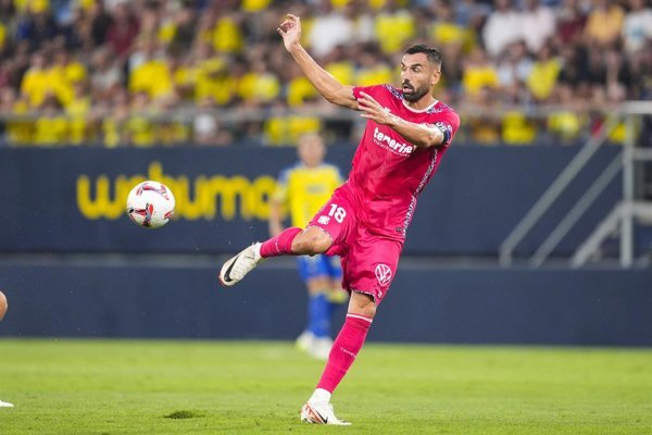 El Ceuta logra su primera victoria en la temporada tras vencer a la Real Sociedad B en un partido clave de la liga española de fútbol.