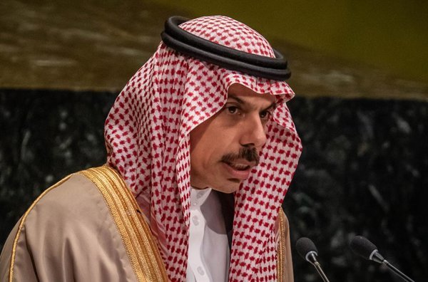 El estrecho de Ormuz, clave para el comercio marítimo global, sigue siendo un punto de tensión entre potencias regionales tras conflictos recientes.