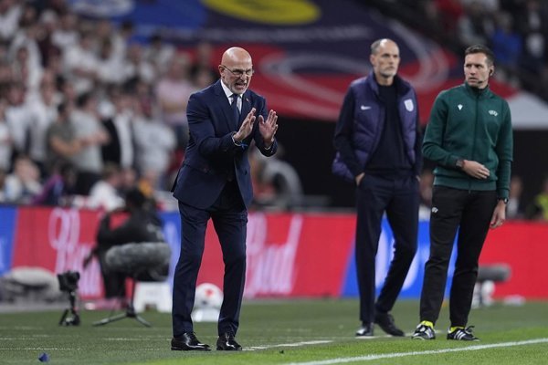 España supera a Inglaterra en la primera jornada de la Nations League, mostrando una evolución clara en su juego colectivo y táctico frente a una superpotencia.