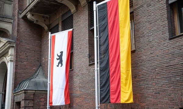 Tras las elecciones de septiembre, el Partido Socialdemócrata de Alemania se incorpora a un proceso de negociación con la Izquierda y los Verdes para formar un gobierno en Berlín.