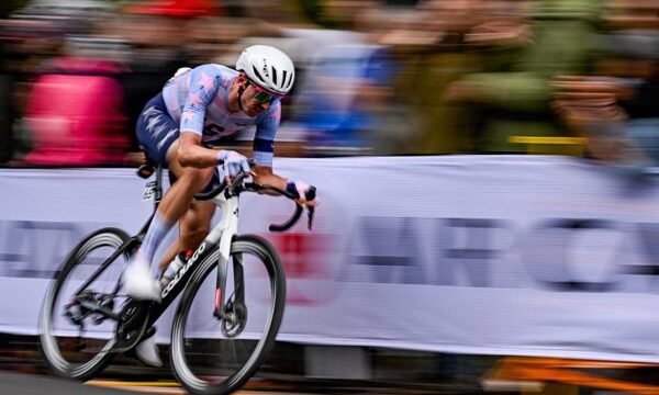 El Campeonato mundial de ciclismo en Montreal registró una victoria decisiva por parte de un corredor estadounidense, tras una intensa disputa en tramos técnicos y de montaña.