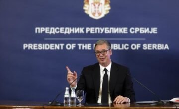 La transición política en Serbia se produce tras la dimisión del presidente, con el Partido conservador SNS como principal fuerza en las elecciones que prevén celebrarse en menos.