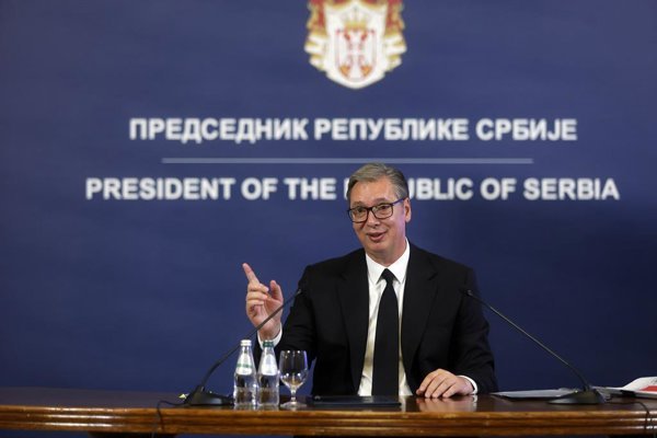 La transición política en Serbia se produce tras la dimisión del presidente, con el Partido conservador SNS como principal fuerza en las elecciones que prevén celebrarse en menos.