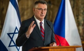 El conflicto se desarrolla entre Israel y Países Bajos tras el embargo a productos de territorios ocupados, con implicaciones diplomáticas regionales.