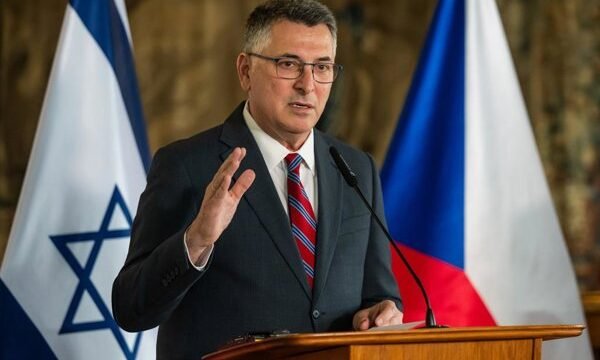 El conflicto se desarrolla entre Israel y Países Bajos tras el embargo a productos de territorios ocupados, con implicaciones diplomáticas regionales.