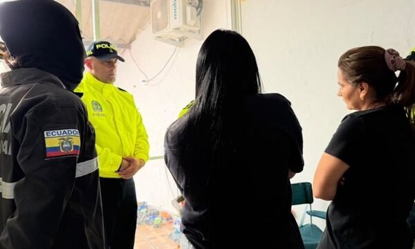 Las autoridades colombianas y ecuatorianas coordinaron una operación para detener a miembros de una banda criminal que opera en el sector financiero transnacional.