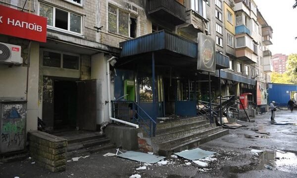 En el contexto de la guerra, las autoridades ucranianas registran una serie de explosiones en áreas urbanas que afectan infraestructuras civiles y provocan evacuaciones masivas.