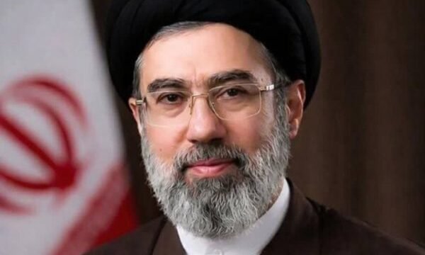 Irán reafirma su postura frente a presencias extranjeras en el mar Arábigo, recordando injerencias pasadas y la resistencia nacional.