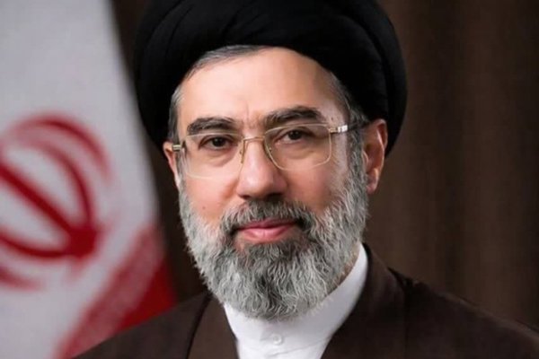 Irán reafirma su postura frente a presencias extranjeras en el mar Arábigo, recordando injerencias pasadas y la resistencia nacional.