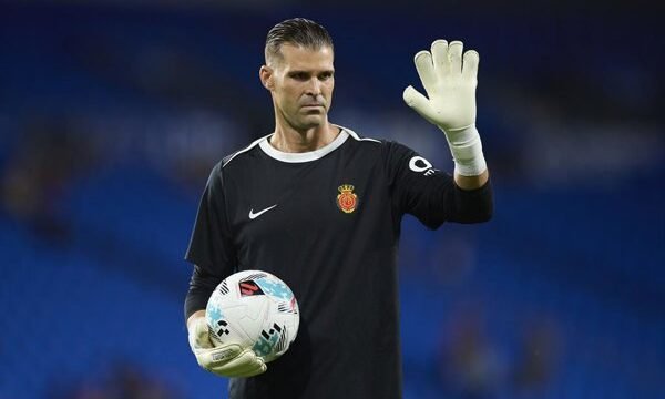 Un desplome estructural ocurrió en un espacio decorativo de la ciudad deportiva del RCD Mallorca, afectando a un miembro del equipo tras una caída inesperada.